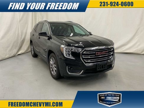 Used 2023 GMC Terrain SLT image 1