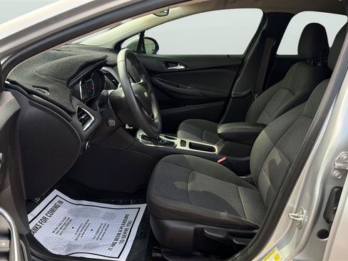 Used 2017 Chevrolet Cruze LS FWD image 11
