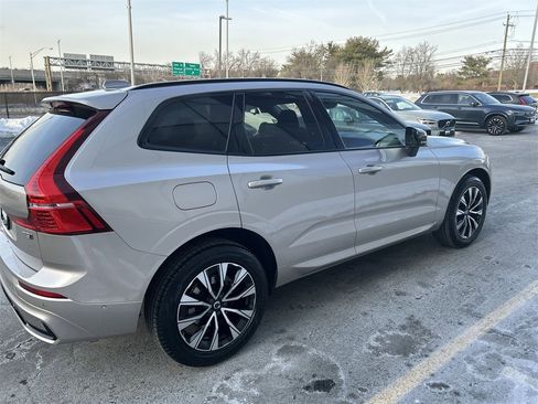 Used 2023 Volvo XC60 B5 Plus w/ Climate Package image 9
