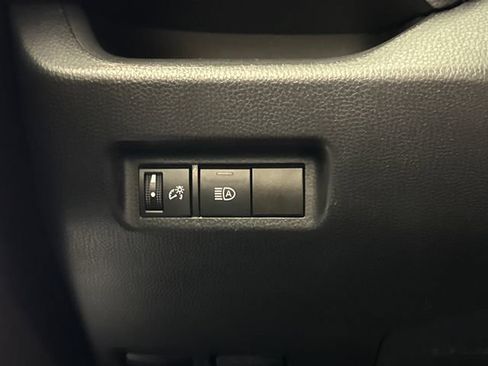 Used 2021 Toyota RAV4 LE AWD/4WD image 35