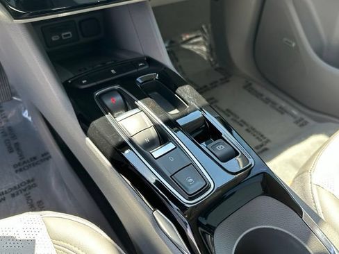 Used 2023 Chevrolet Bolt EUV Premier w/ Sun & Sound Package FWD image 27