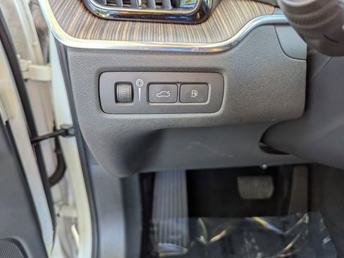 Used 2022 Volvo XC60 T8 Inscription w/ Advanced Package image 28