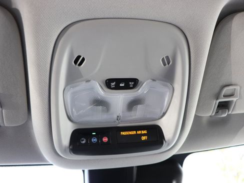 Used 2025 Chevrolet TrailBlazer LT image 38