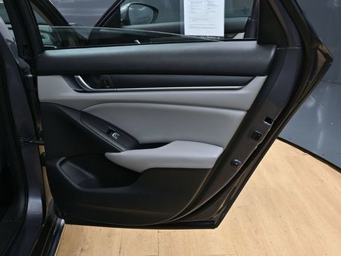 Used 2018 Honda Accord EX image 36