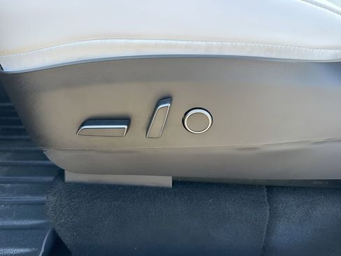 Used 2023 Tesla Model Y Performance image 10