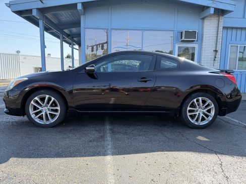 Used 2011 Nissan Altima 3.5 SR w/ 3.5SR Premium Pkg FWD image 2