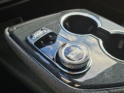 New 2026 Cadillac Optiq Luxury 2 image 35