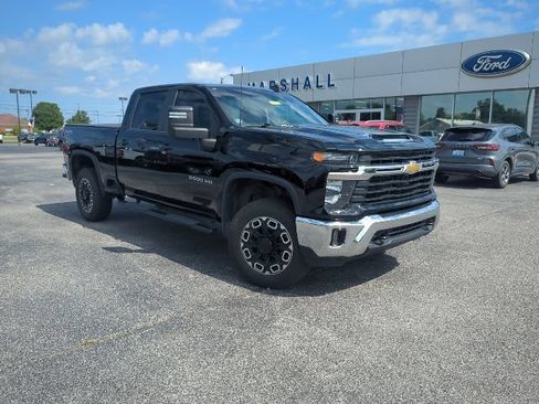 Used 2024 Chevrolet Silverado 2500 LT w/ Convenience Package AWD/4WD image 9