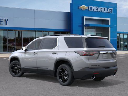 Used 2023 Chevrolet Traverse LT w/ Midnight/Sport Edition image 3