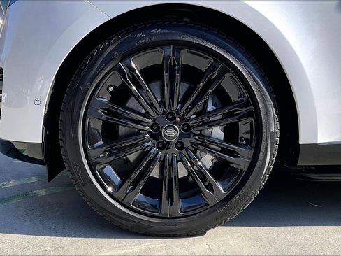 Used 2023 Land Rover Range Rover Long Wheelbase SE image 8