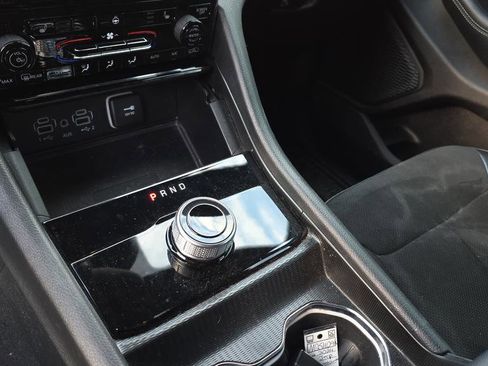 Used 2024 Jeep Grand Cherokee Altitude image 21