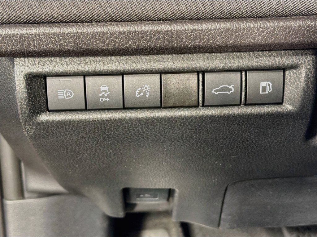 Used 2025 Toyota Camry LE FWD image 19