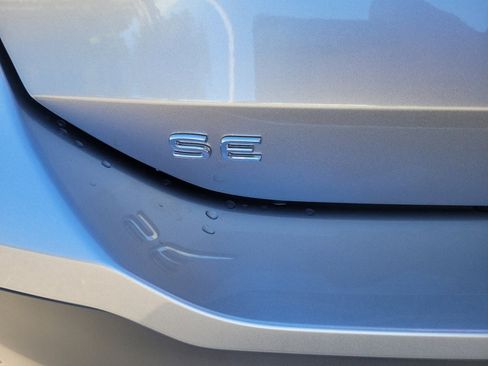 New 2026 Volkswagen Tiguan SE image 14