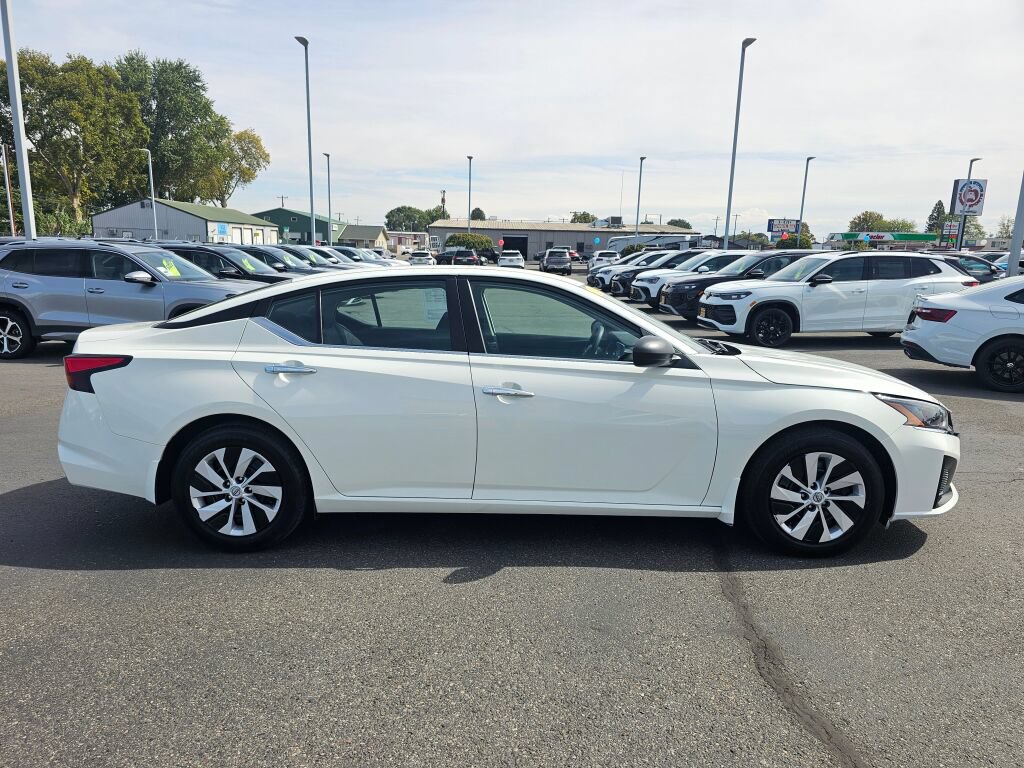 Used 2024 Nissan Altima 2.5 S FWD image 7