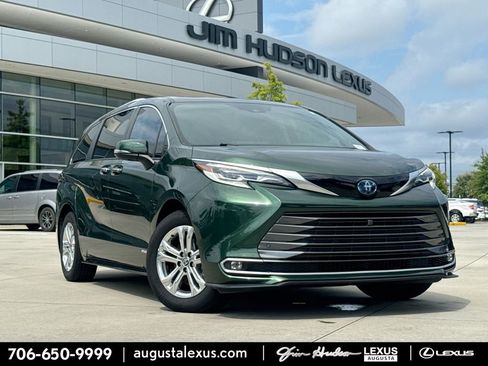 Used 2021 Toyota Sienna Platinum AWD/4WD image 1