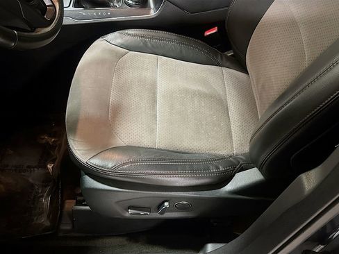 Used 2017 Ford Explorer XLT w/ Equipment Group 202A image 23