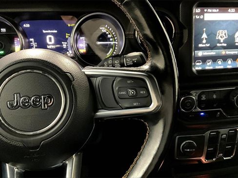 Used 2022 Jeep Wrangler Unlimited Sahara image 11