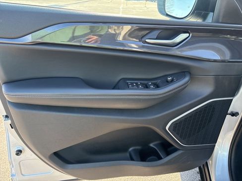 Used 2022 Jeep Grand Cherokee L Laredo w/ Luxury Tech Group I image 9