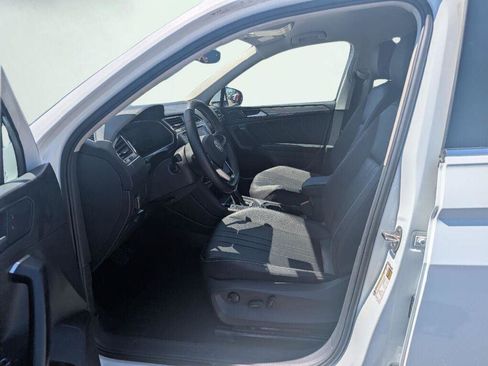 Used 2022 Volkswagen Tiguan SE AWD/4WD image 31