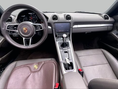 Used 2021 Porsche 718 Boxster RWD image 15