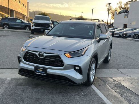 Used 2023 Toyota Highlander LE image 1