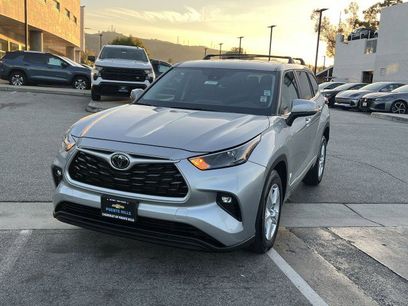 Used 2023 Toyota Highlander LE