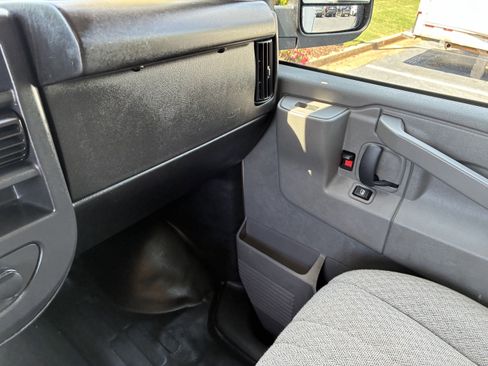 Used 2025 Chevrolet Express 3500 w/ Power Convenience Package RWD image 36