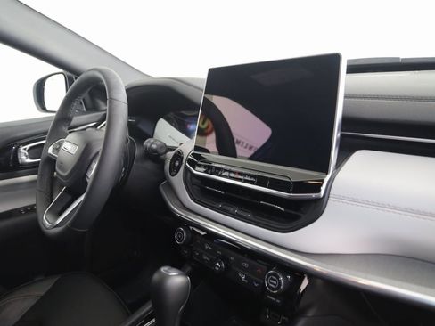 Used 2024 Jeep Compass Limited image 38