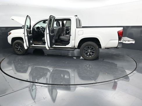 Used 2023 Toyota Tacoma SR5 AWD/4WD image 28