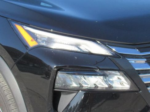 Used 2024 Nissan Rogue S AWD/4WD image 9