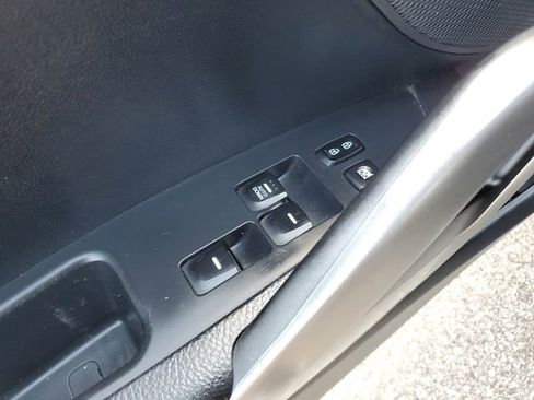 Used 2017 Hyundai Veloster Value Edition FWD image 19