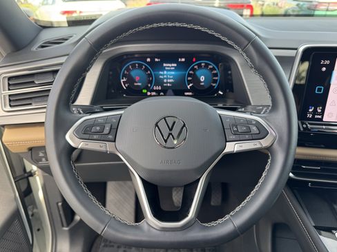 Used 2024 Volkswagen Atlas Cross Sport SE w/ Panoramic Sunroof Package image 20