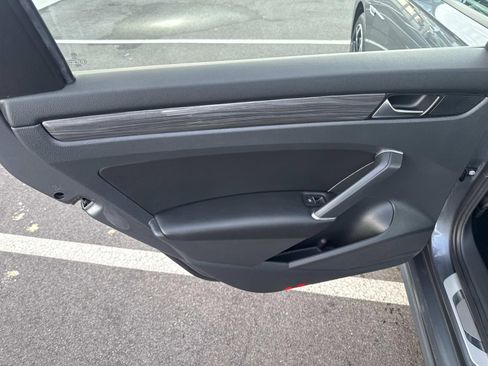 Certified 2022 Volkswagen Passat 2.0T R-Line image 16