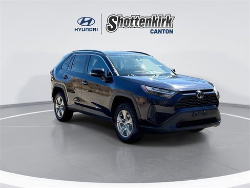 Used 2022 Toyota RAV4 XLE image 2