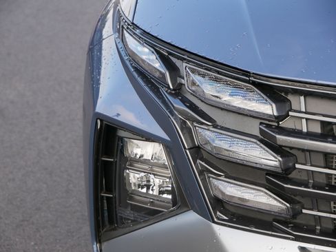 Certified 2025 Hyundai Tucson SE image 16