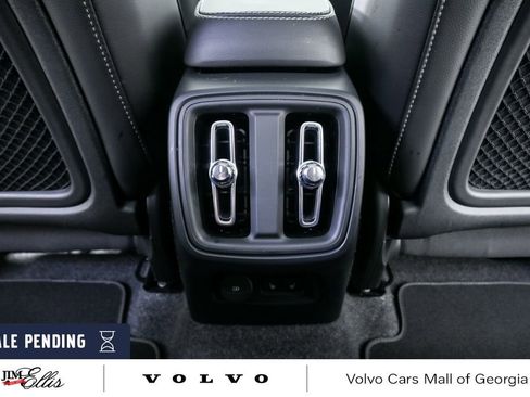 Certified 2025 Volvo XC40 B5 Plus AWD/4WD image 21