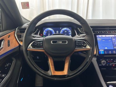 Used 2024 Jeep Grand Cherokee L Summit AWD/4WD image 9