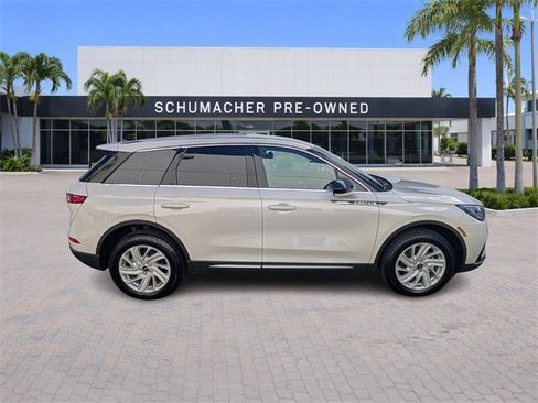 Used 2023 Lincoln Corsair FWD w/ Towing Package image 8