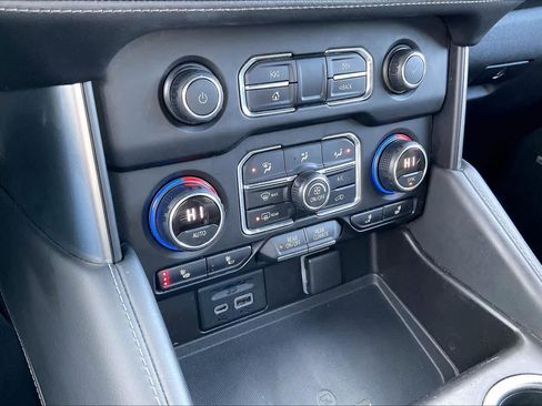 Used 2021 Chevrolet Tahoe Z71 w/ Luxury Package image 32