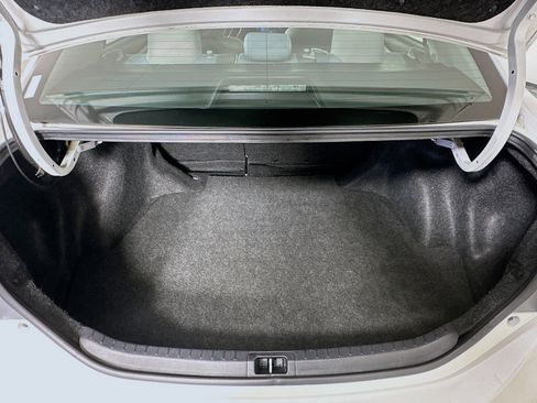 Used 2018 Toyota Corolla LE image 26