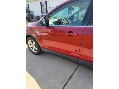Used 2015 Ford Escape SE FWD image 1