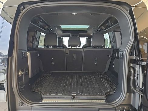 New 2026 Land Rover Defender 110 OCTA AWD/4WD image 26