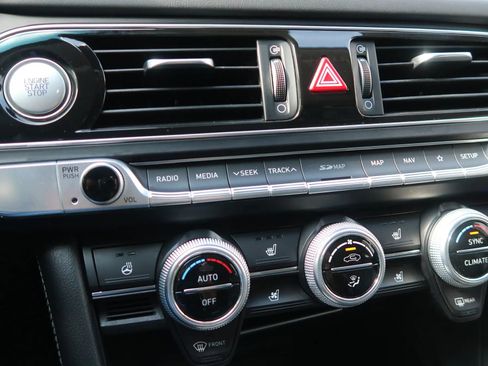 Used 2021 Genesis G70 3.3T image 33