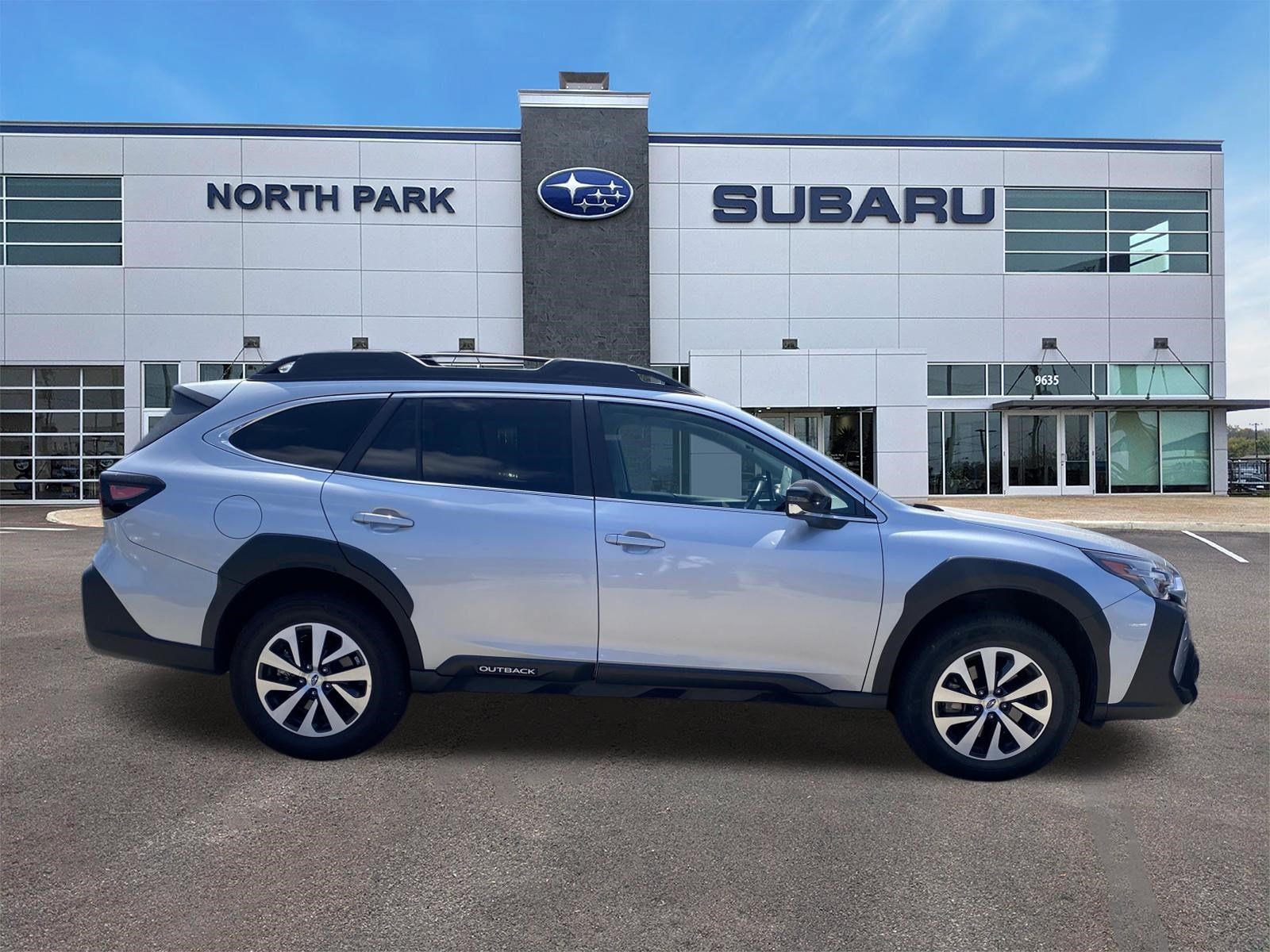 Certified 2025 Subaru Outback Premium AWD/4WD image 4
