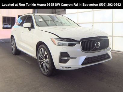 Used 2022 Volvo XC60 B5 Momentum w/ Advanced Package
