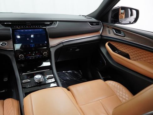 Certified 2024 Jeep Grand Cherokee L Summit w/ High Altitude Package image 28