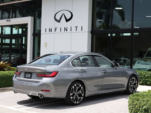 Used 2025 BMW 330i Sedan w/ Premium Package RWD image 4