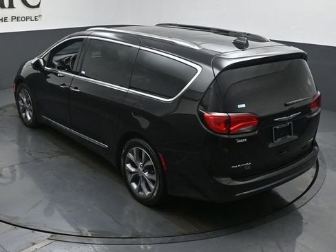 Used 2019 Chrysler Pacifica Limited w/ Advanced Safetytec Group image 39