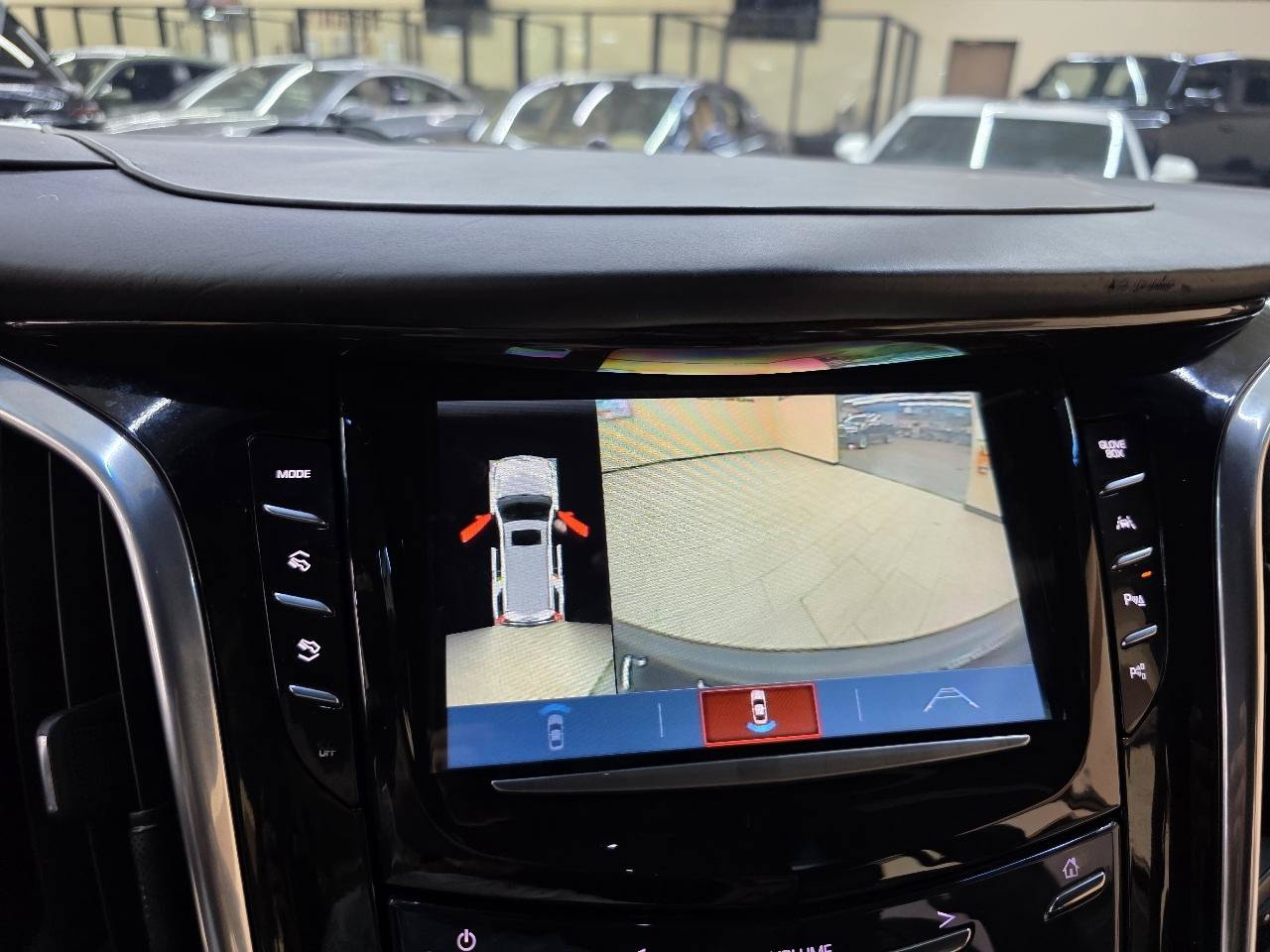 Used 2018 Cadillac Escalade ESV Platinum AWD/4WD image 36