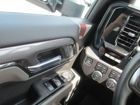 Used 2024 Chevrolet Silverado 2500 ZR2 w/ Technology Package AWD/4WD image 28